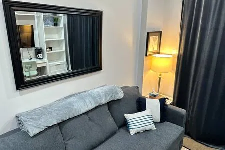 Studio, Beautiful & Convenient  Downtown Devon