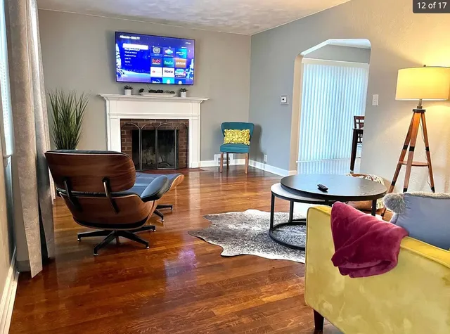 KC North House, Sleeps 5, Pets OK! Parks! Trails!