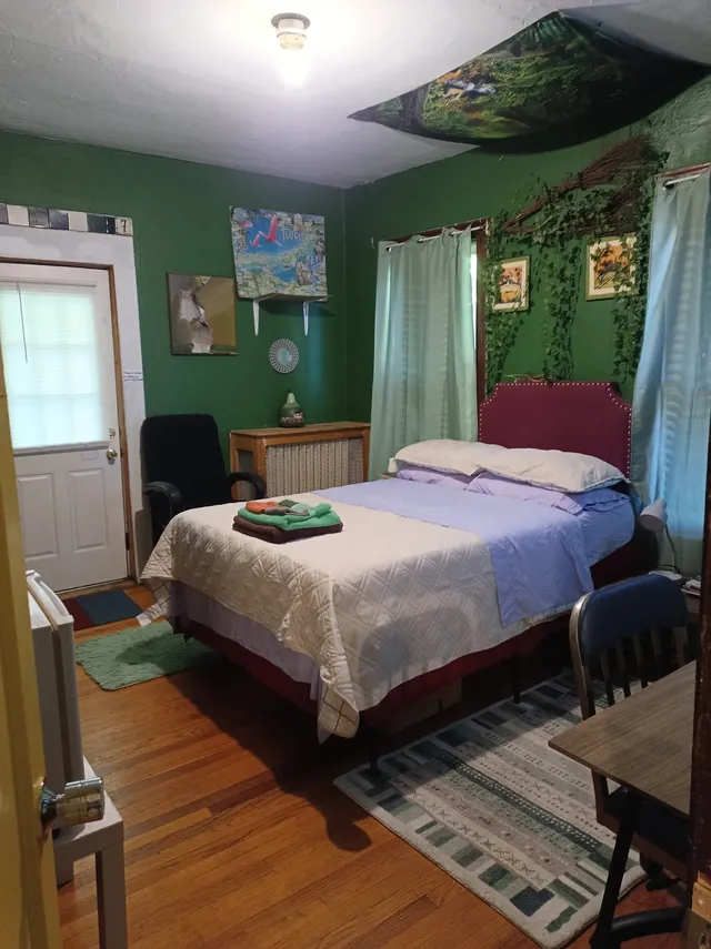 Furnished room. Hospitals/colleges. Room O
