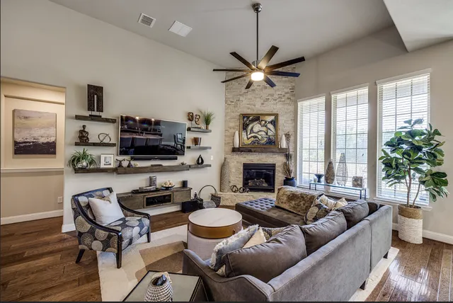 Spacious 4 Bedroom Home- Pet Friendly