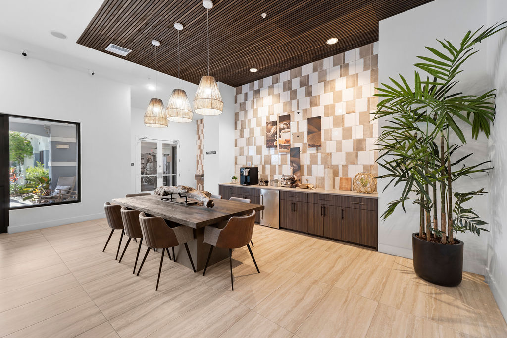 Stylish 2BR Condo | Pool Gym & WiFi | Monthly Stay