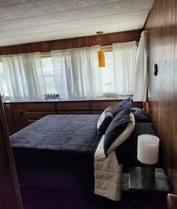 "Vintage" 2 Bedroom/2 Full Bath- NO CLEANING FEE!