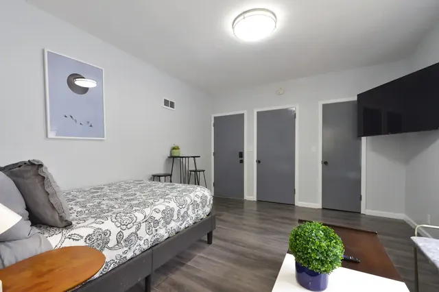 Cozy Studio Home Uptown Downtown Minneapolis Lakes