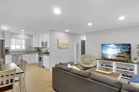 Near Hospitals, Private Patio, W/D, Pets OK
