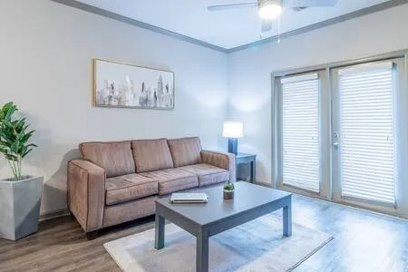 1BR 5min to Downtwn +  Parking Included + Yr Pool