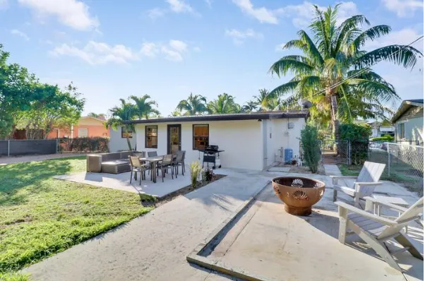 Entire Home - 5 Min To The Beach