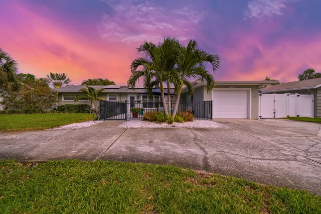 Prime location, pool oasis near St Pete Beach