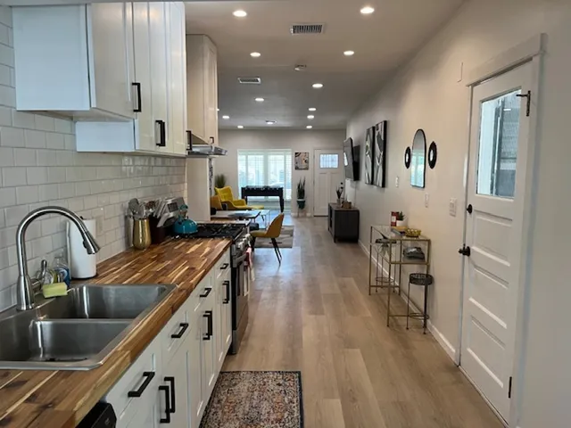 New Reno 4 BD - AC - Gated Parking