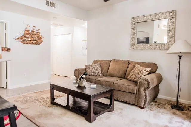 2 Bed 2 Bath - Beautiful Pool, Gym, Game Room