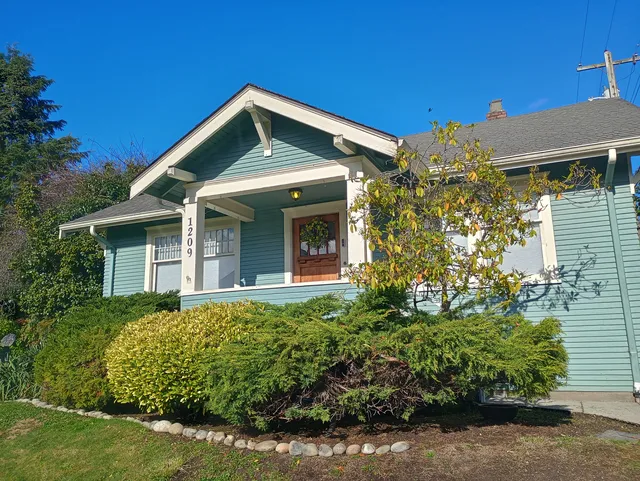 HAPPY BUNGALOW BY THE BAY +all utilities,