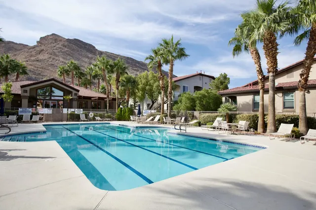 Stunning Mountain Edge Condo