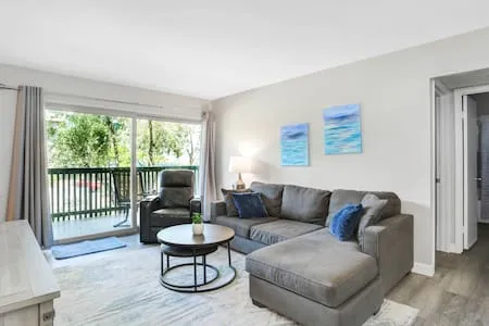 1 BR Central Condo, Balcony- Parking