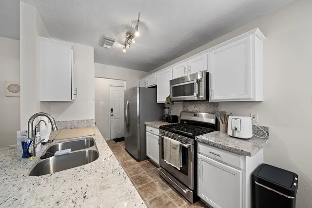 30+ Day Rental | Pet-Friendly | Houston