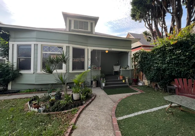 Low-Key LA Stay Near Metro & Tacos