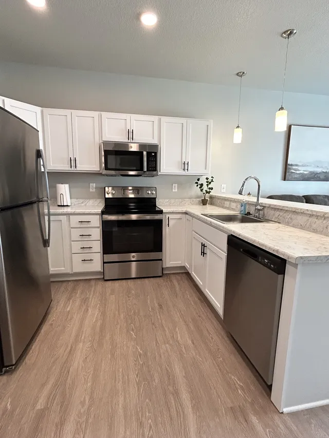 Cozy 1 bedroom with gym and game room