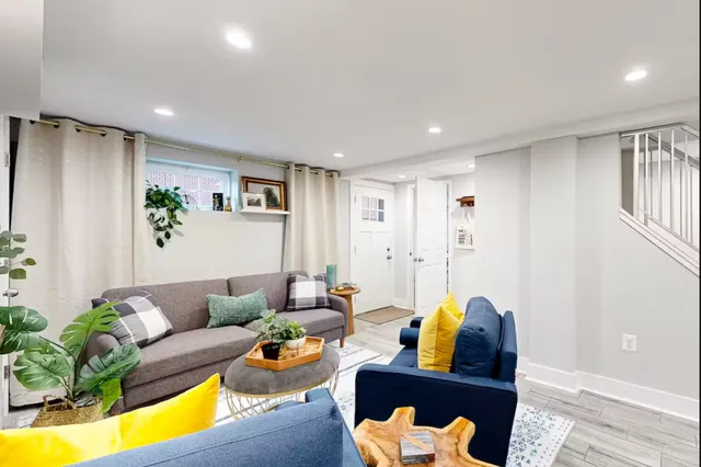 Luxury Mid-Term Rental – Modern Design in Vibrant