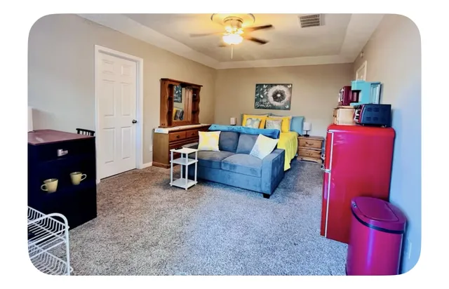 Master Suite w/ Private Entry & Bath