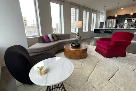 Tower280 LUXE One-Bedroom Corner Unit with Views!