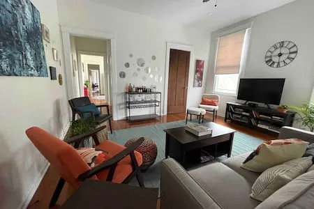 Charming, safe apt. with lovely front porch!