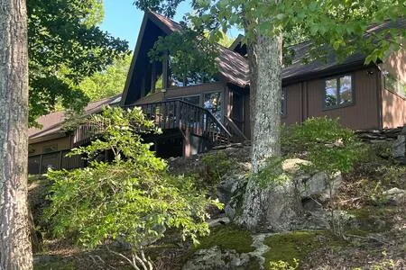 Lakefront Pocono Retreat w/ Hot Tub & Game Loft