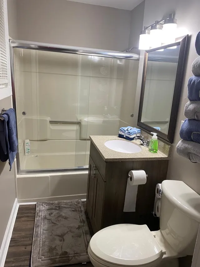 Charming Blue Haven 2Bed, 1 Bath Home Sleeps 8