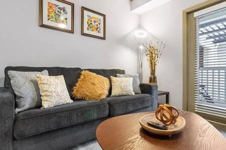 Posh 1BR 5mins to Downtown + Parking Inc. +  Gym
