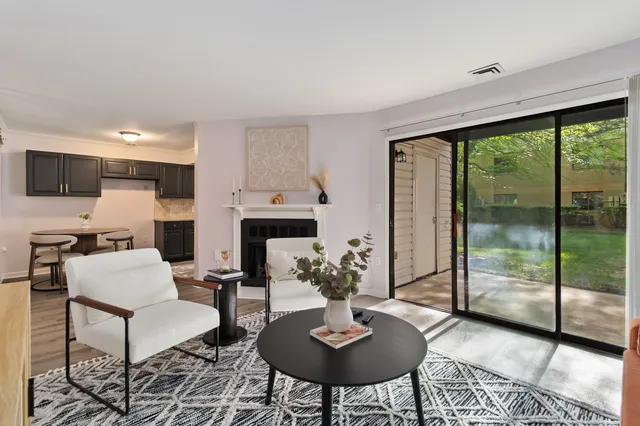 Condo near uptown, Noda, and medical centers