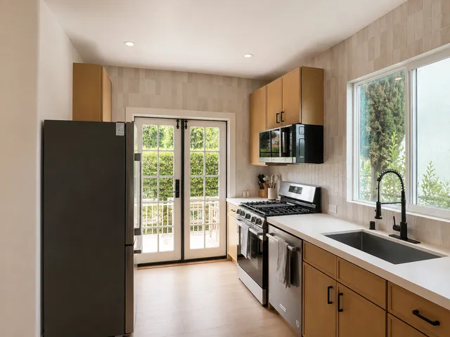 Spacious and bright home with amenities