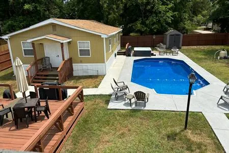 Luxurious Studio  w/Full Kitchen Shared Pool & Spa