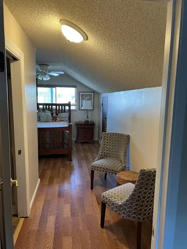 Beautiful Room for Rent w/Bath & Kitchenette
