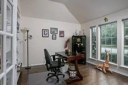 Fully Furnished Ranch Style Home close to Houston