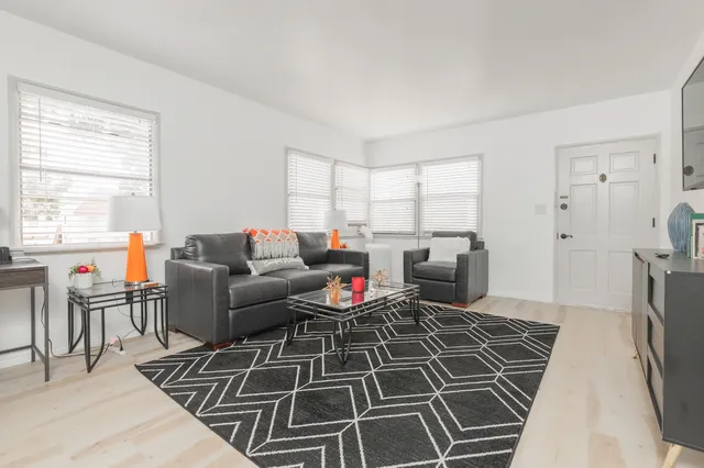 Cool and Cozy Pad Close to Everything