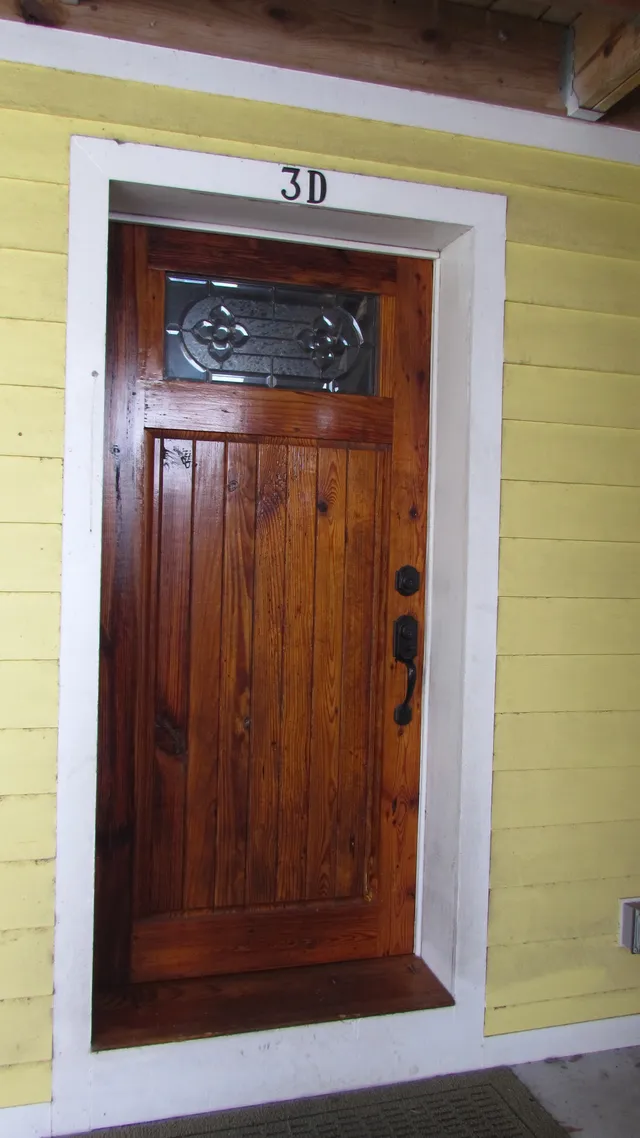 Downstairs carriage house on Columbus