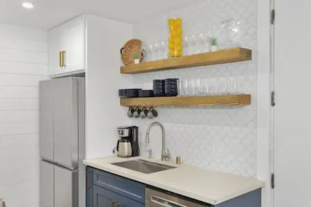 1BR Condo, Parking- Washer-Dryer- Hot Tub- Pool