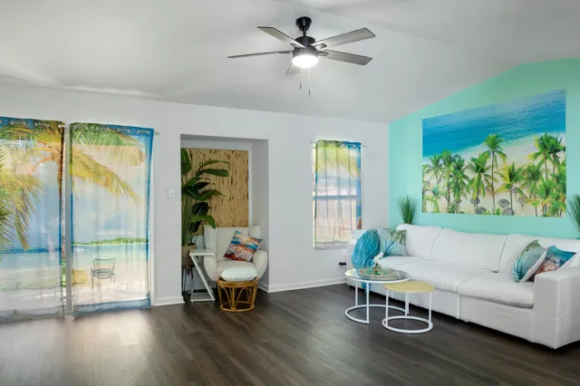 3Bed/2Bath Pet Friendly. Turfed Yard. +King Beds