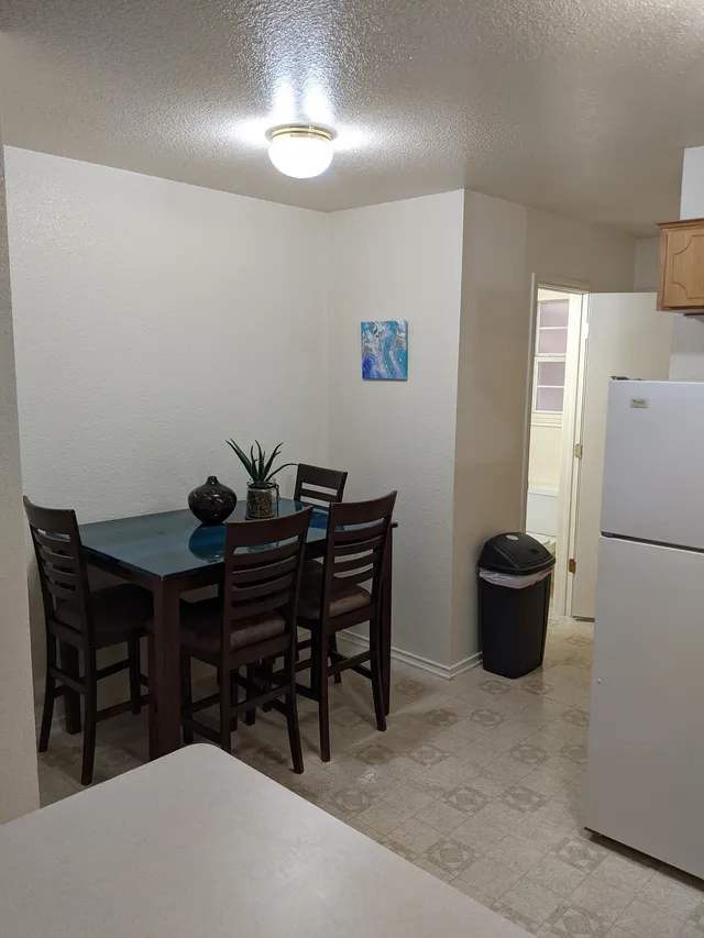 Cheerful 2-bedroom Townhouse