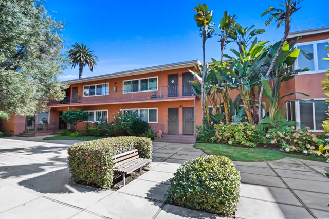 Long Beach Condo in a Quiet Building near Downtown