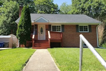 Amazing Escape 4 Beds, 3 Bedroom, Deck near DC