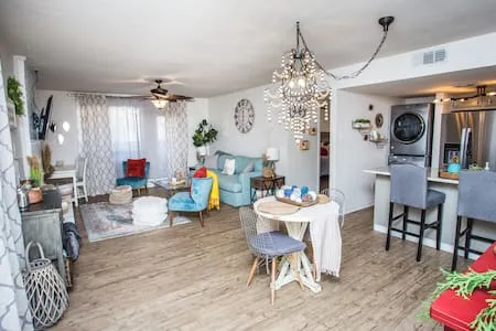 Cozy Condo W/ Pool Walk to Park & View