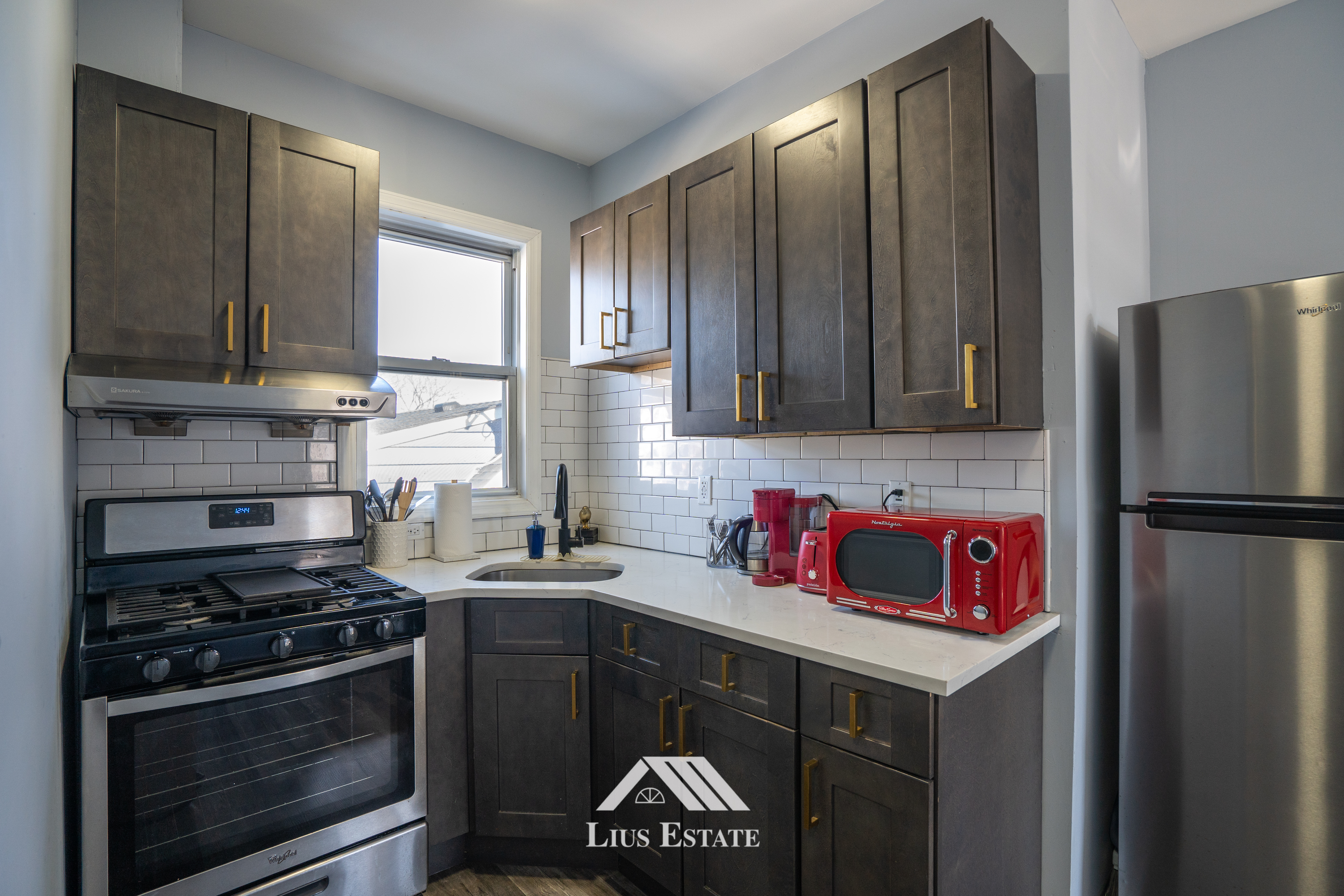 Family Unit 3BR | Parking, Laundry - Pets Welcome!