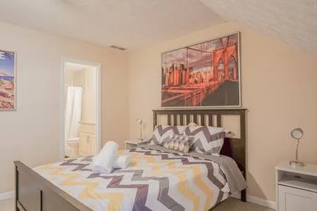 2 BR Townhouse - 10 Mins to Horse Park
