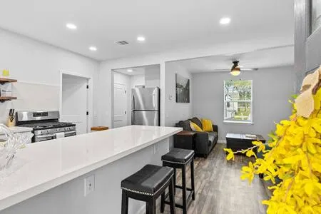 Charming Bungalow in Heart of League City