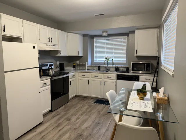 Entire Condo Close to Everywhere