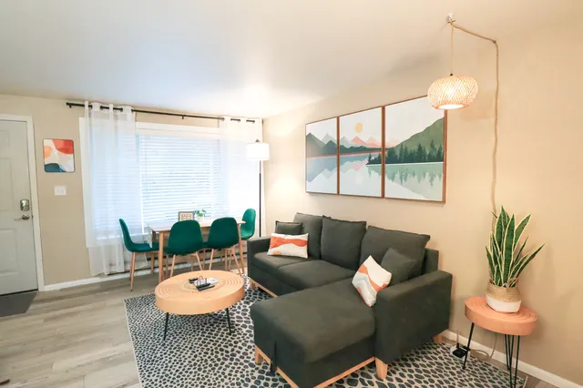 Seattle One Bedroom One Bath with a King Sized Bed