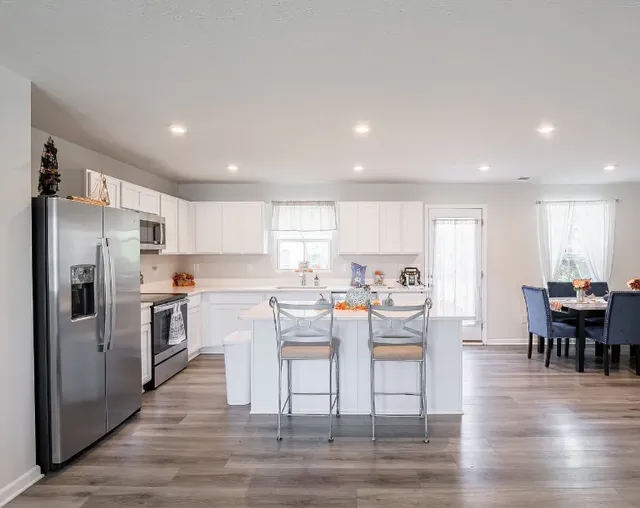 4Br, 5 minute drive to LEAP/Lilly Project