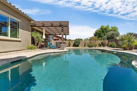 Spacious Goodyear Getaway