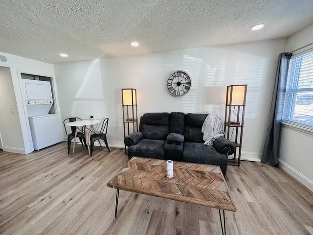 Walk To It All - 1BR in downtown Jeffersonville