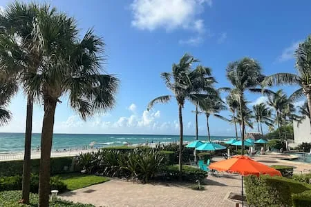 Cozy luxury beachfront condo Tides Hollywood Beach