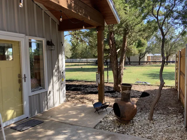 Cozy, clean Lubbock guesthouse close to EVERYTHING
