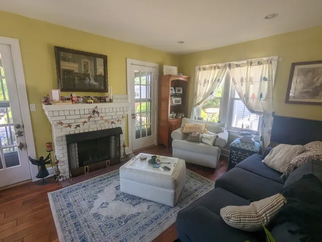 Cozy Room in Charming Collingswood Cottage